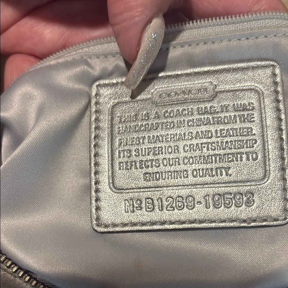 Coach Grey & Silver Signature Shoulder Bag with Wallet(102B) - Picture 6 of 10